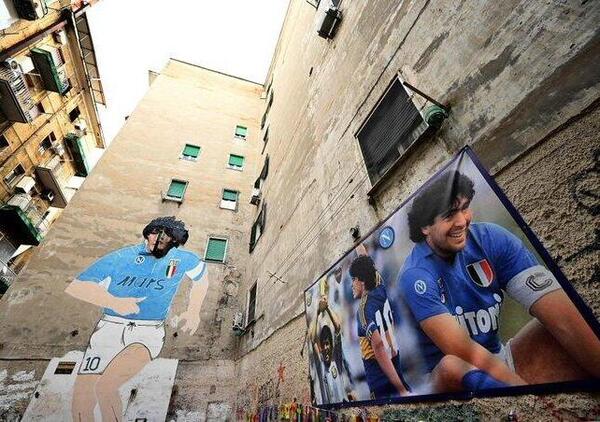 E tutta Napoli si chiede: Diego, perch&eacute; ci hai lasciati?