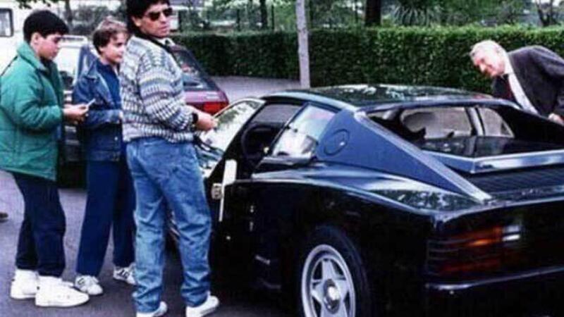 Addio Maradona, un mito esaltato anche dalle sue auto da sogno 