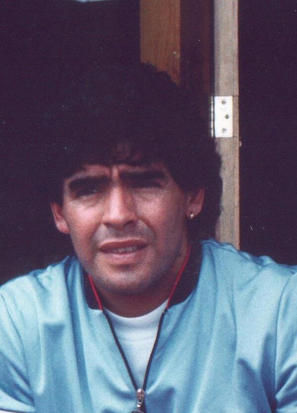 L&#039;omaggio a Maradona di Gianni Min&agrave; 