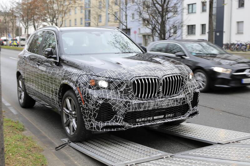 BMW X5 restyling, maxi griglia o no? Le foto spia