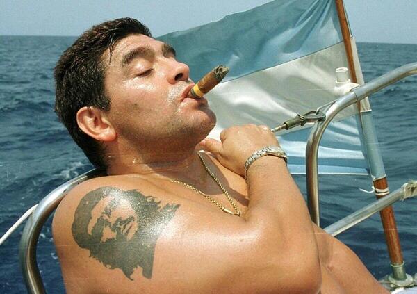 Maradona, si apre il fronte eredit&agrave;. Ma al figlio italiano potrebbe non restare nulla