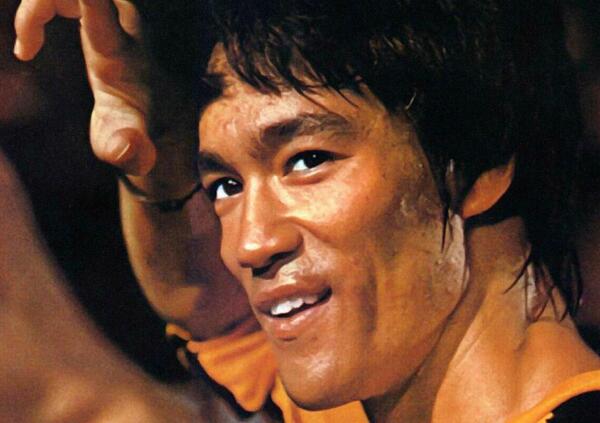 Bruce Lee compie 80 anni: una icona del combattimento, ma fuori dal ring