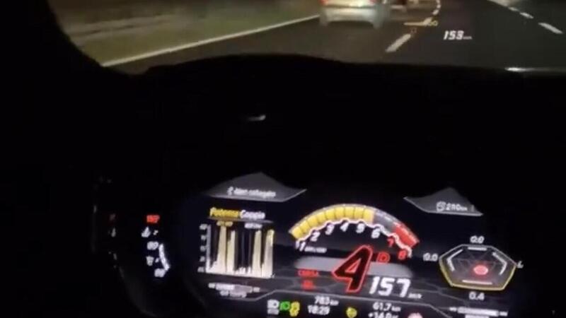 Video a 300 Km/h con la Lambo nel traffico: bufera sul pilota italiano di F3 