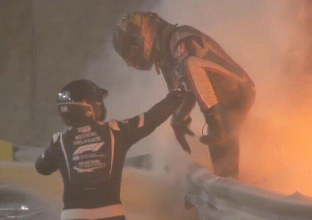 Incidente Grosjean in Bahrain: il pilota si salva senza una scarpa 