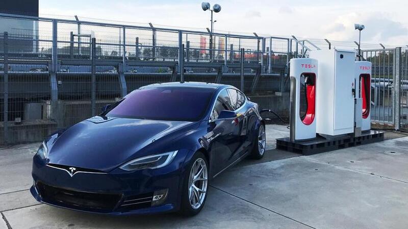 Tesla annuncia nuova mega-fabbrica di supercharger in Cina