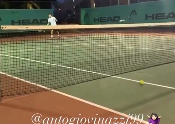 I Raikkonen &quot;adottano&quot; Giovinazzi: Antonio gioca a tennis con Kimi e Robin 