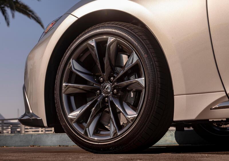 Lexus LS (2017-->>) (24)