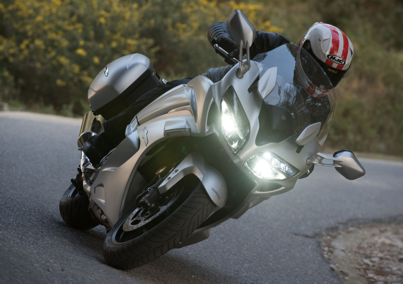 Yamaha FJR 1300: richiamo per il cambio