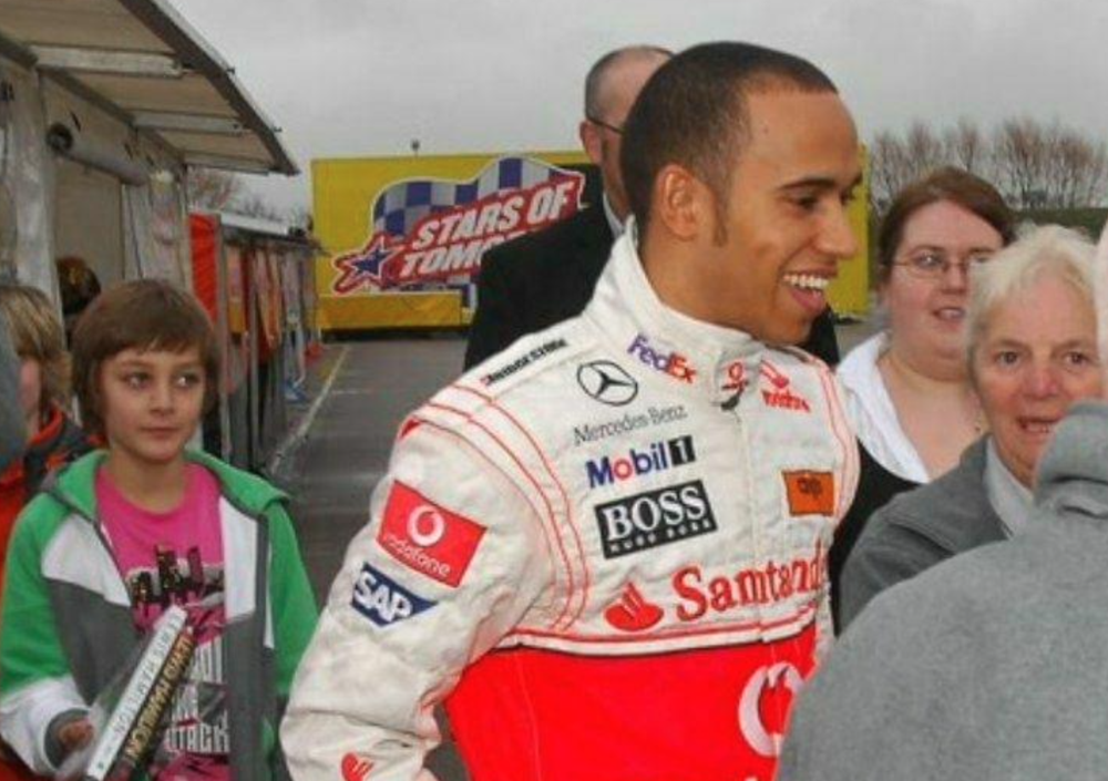 Formula 1: chi &egrave; quel bambino che chiede un autografo a Lewis Hamilton? 