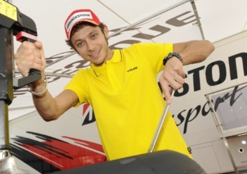 Bridgestone: vinci l&#039;abbigliamento Battlax/VR46