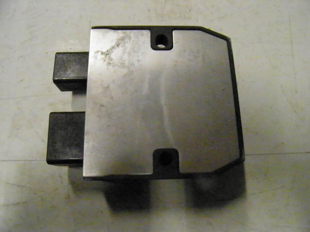 REGOLATORE DI TENSIONE USATO PER HONDA SW T 400 (2)