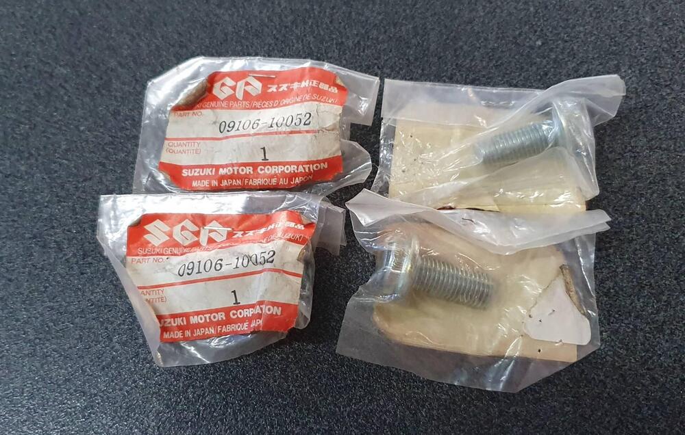 BULLONE POGGIAPIEDI SUZUKI GSX R 750 GSX R 1100