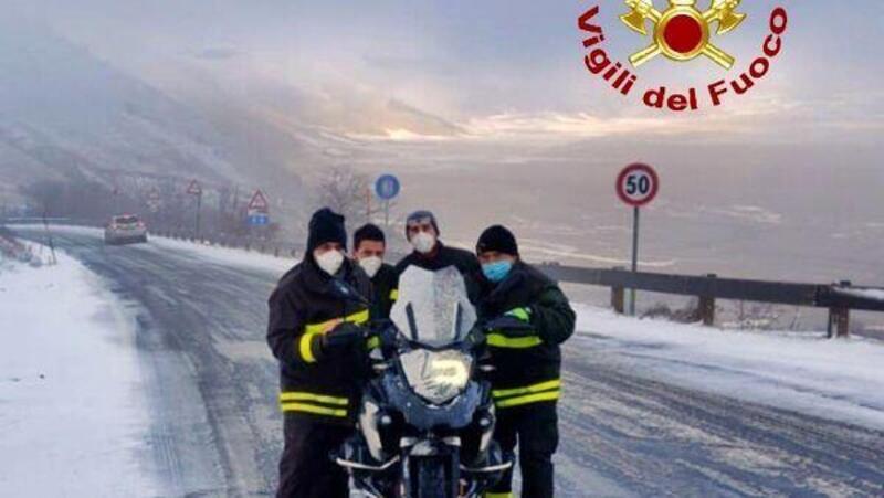 Sorpreso dalla neve sulla &quot;strada del sisma&quot;: giessista costretto a chiamare i Vigili del Fuoco