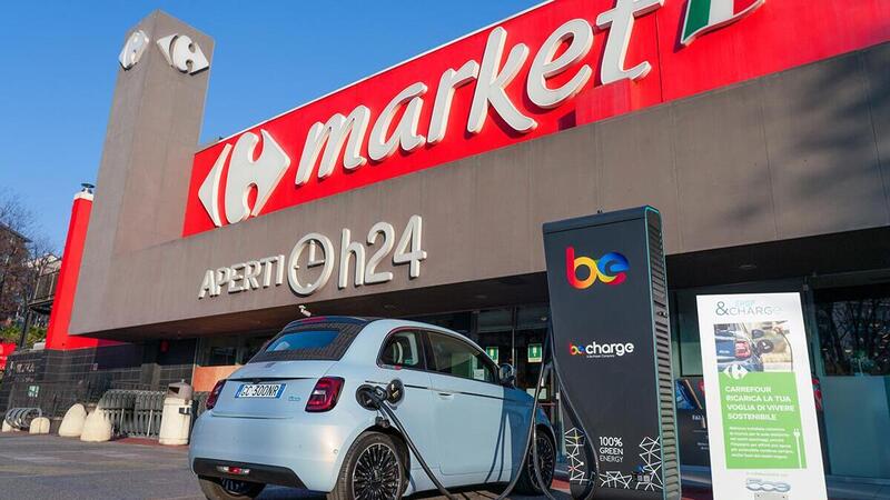 La Fiat 500 elettrica? Si ricarica al Carrefour