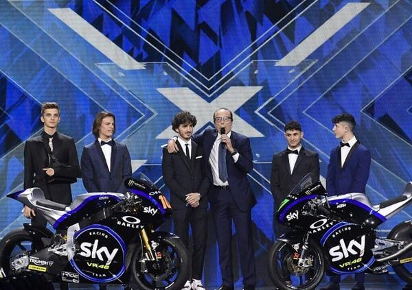 Luca Marini presenta la sua Ducati MotoGP alla finale di X-Factor