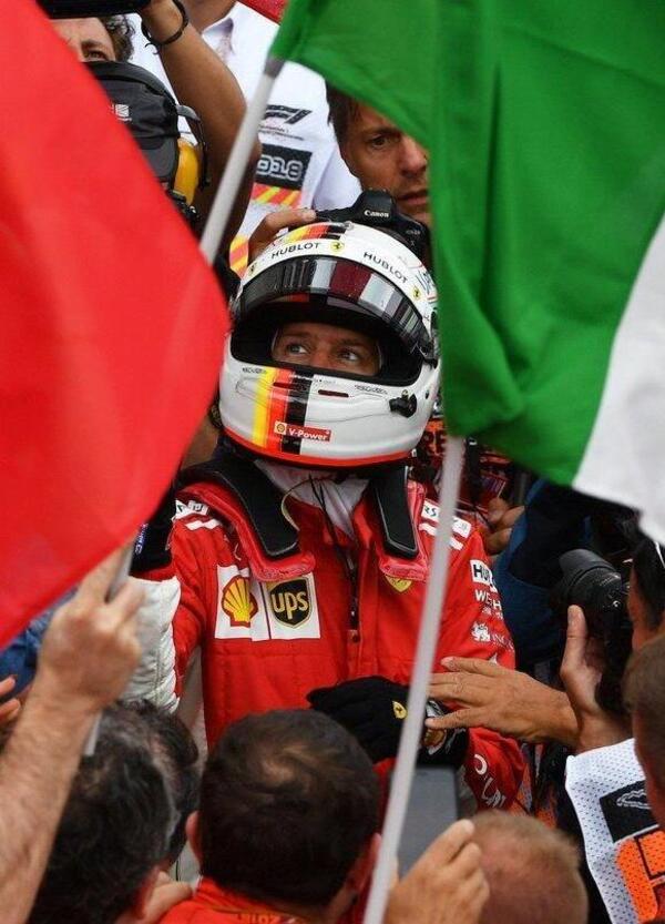 Il team radio di addio di Vettel alla Ferrari: eccolo che canta Azzurro