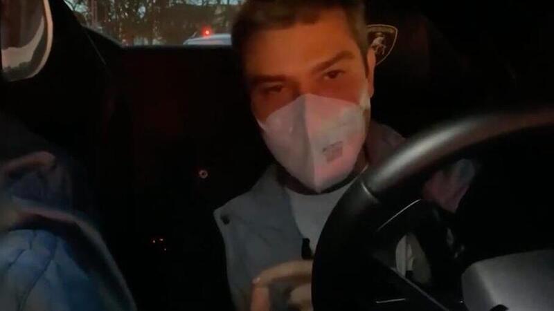 Fedez come Babbo Natale, ma con la Lamborghini Huracan al posto di renne e slitta [VIDEO]