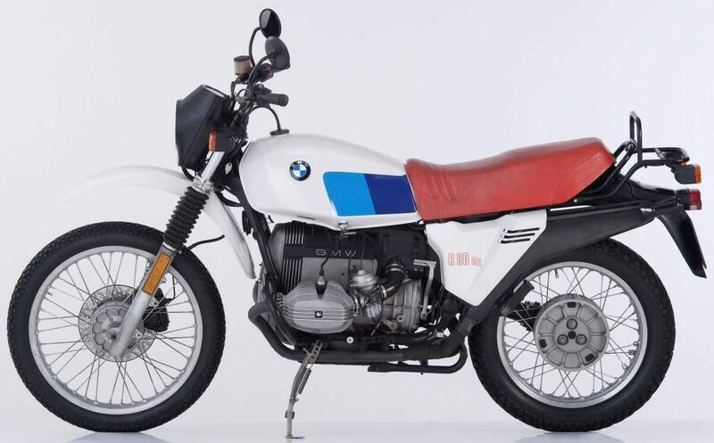 La R 80 G/S del 1980 ha aperto l&rsquo;era delle mega-enduro bicilindriche. Aveva la sospensione posteriore a singolo braccio oscillante, non ancora articolato (il Paralever &egrave; arrivato solo nel 1987). &Egrave; molto ricercata ancor oggi per la sua versatilit&agrave; e la sua facilit&agrave; di guida, oltre che per l&rsquo;estetica azzeccatissima