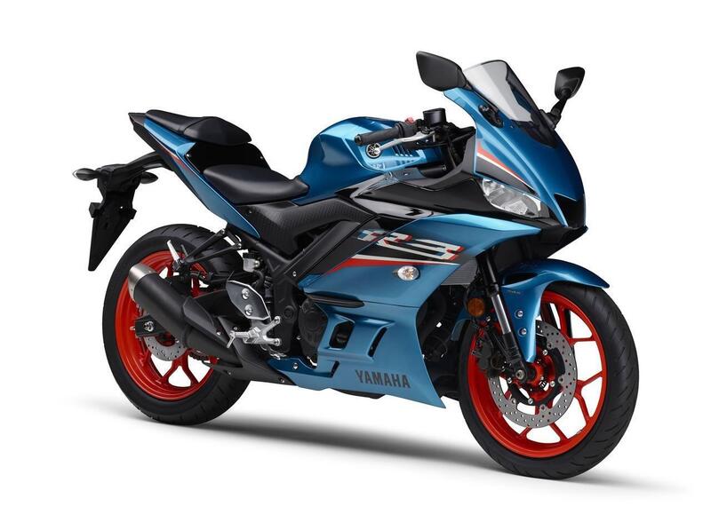 Yamaha YZF-R3, con il colore blu Cyan di tendenza