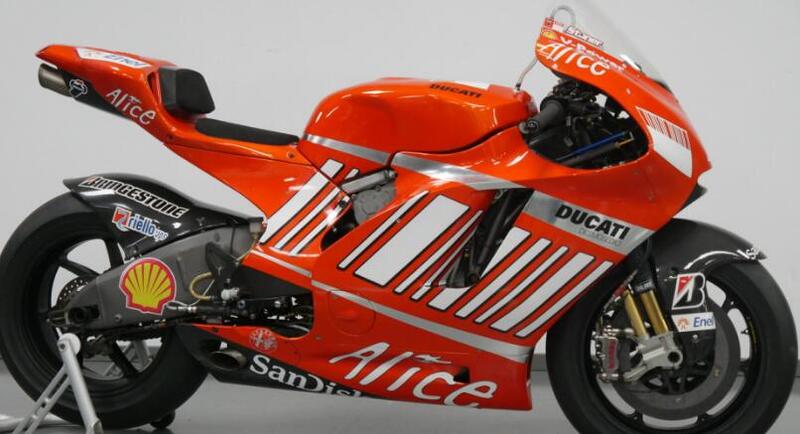 La Ducati Desmosedici GP8 di Casey Stoner &egrave; in vendita (sar&agrave; proprio quella del sorpasso di Rossi al Cavatappi?)