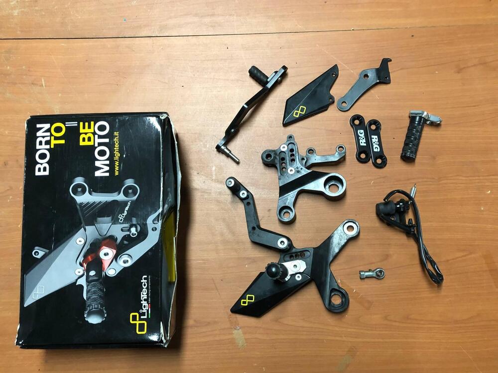 Kit pedane Lightech per Yamaha MT-09 100 %