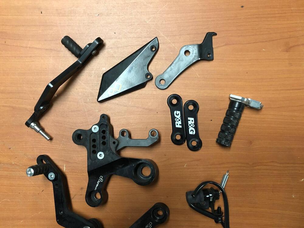 Kit pedane Lightech per Yamaha MT-09 100 % (4)