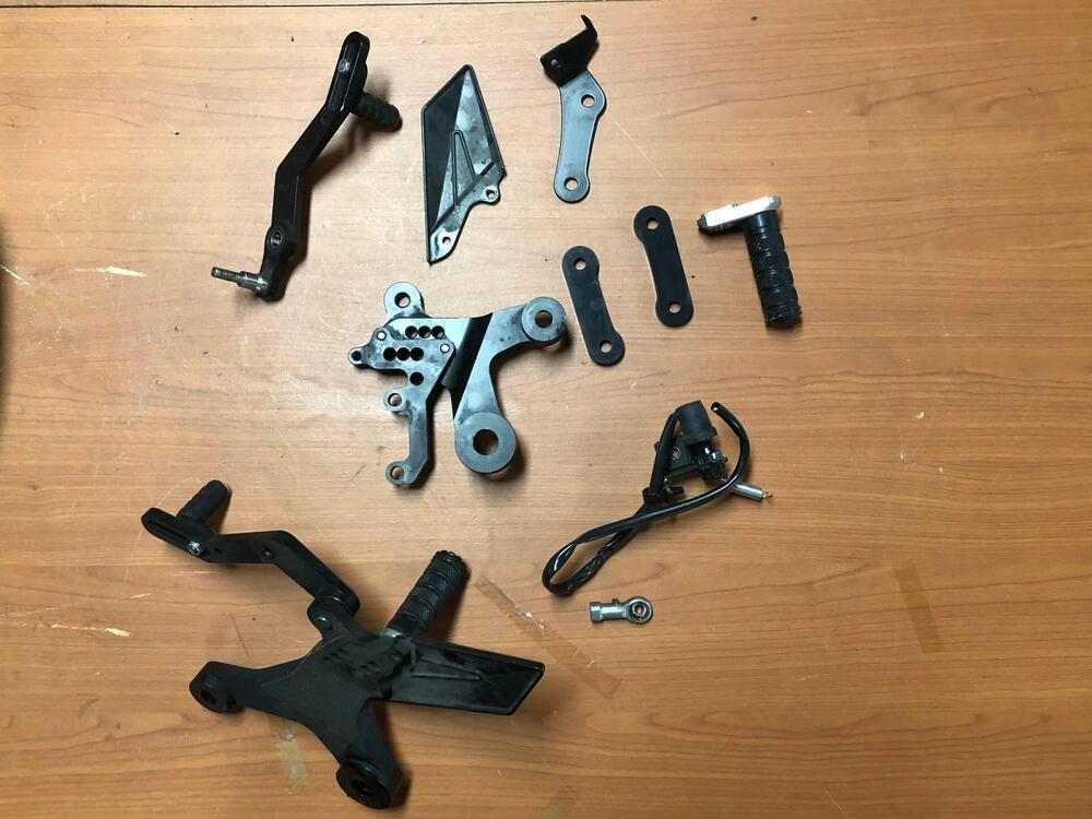 Kit pedane Lightech per Yamaha MT-09 100 % (5)