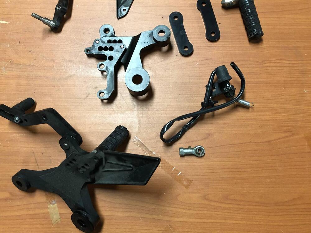 Kit pedane Lightech per Yamaha MT-09 100 % (6)