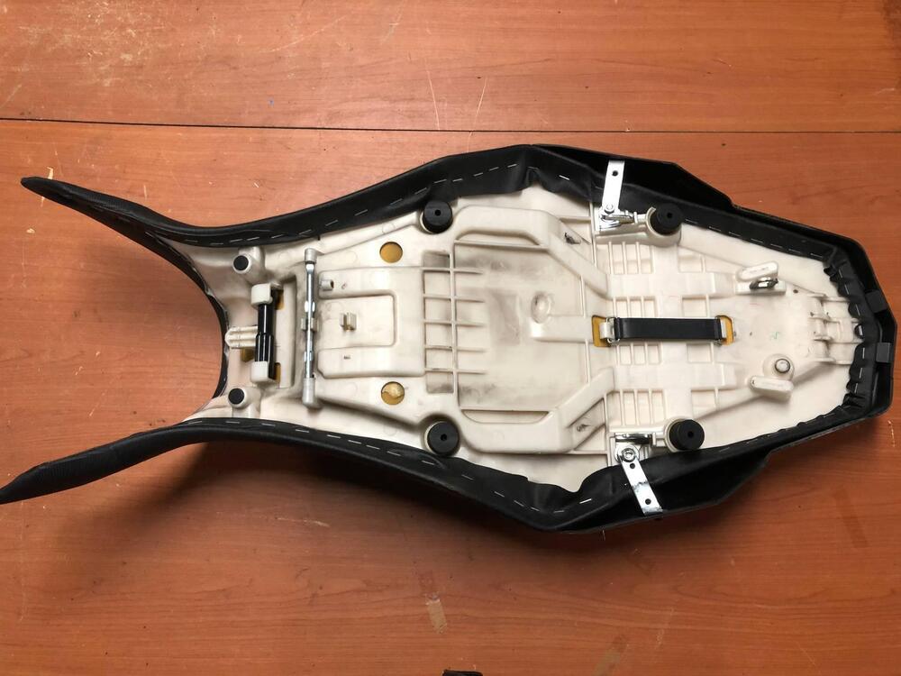 Sella Yamaha MT-09 '13-'15 (3)