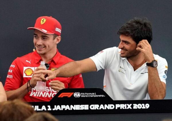 Leclerc: &quot;Con Sainz possiamo essere amici fuori dalla pista, ma quando abbassiamo la visiera...&quot;