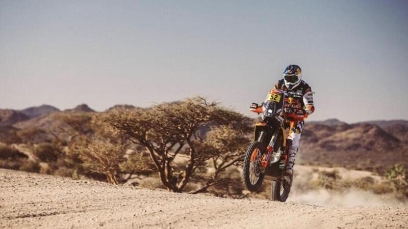 Dakar 2021. 1a Tappa. Labirinto Bisha. Salgono Price, KTM, e Sainz, Mini