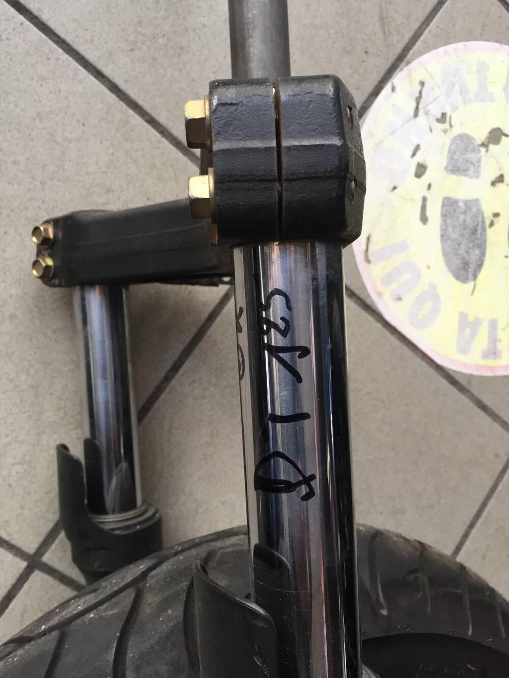 Forcella ant Kymco Downtown (2)