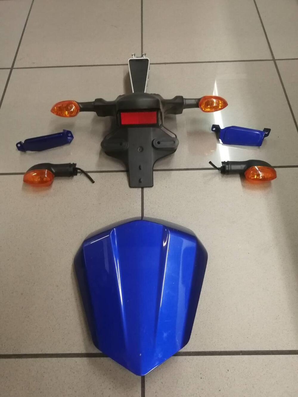 CODINO MONOPOSTO, PORTATARGA E FRECCE YAMAHA R6 (3)