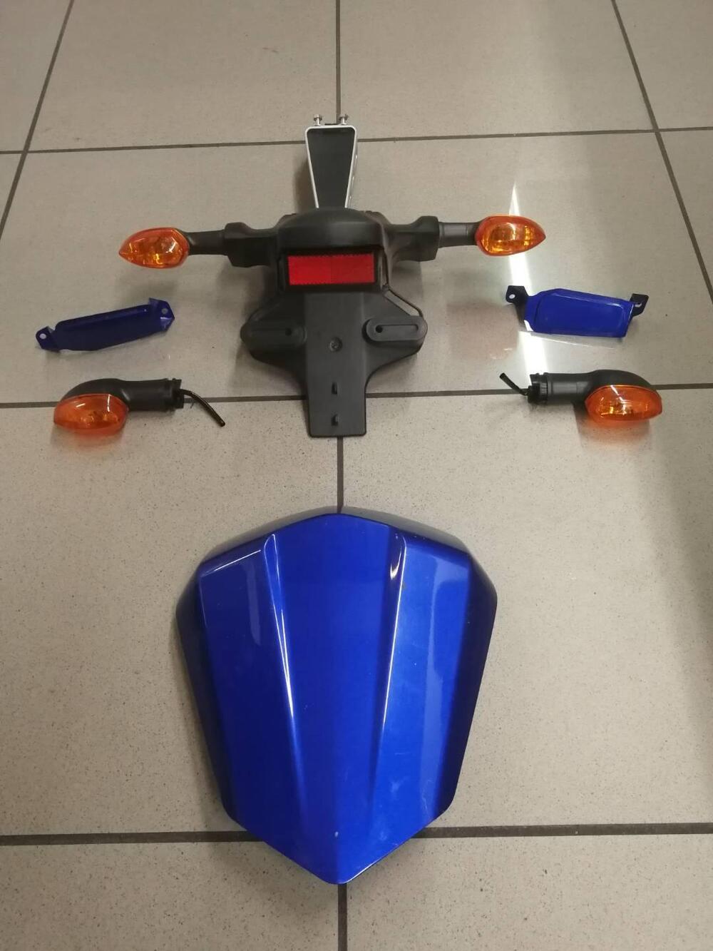 CODINO MONOPOSTO, PORTATARGA E FRECCE YAMAHA R6 (4)