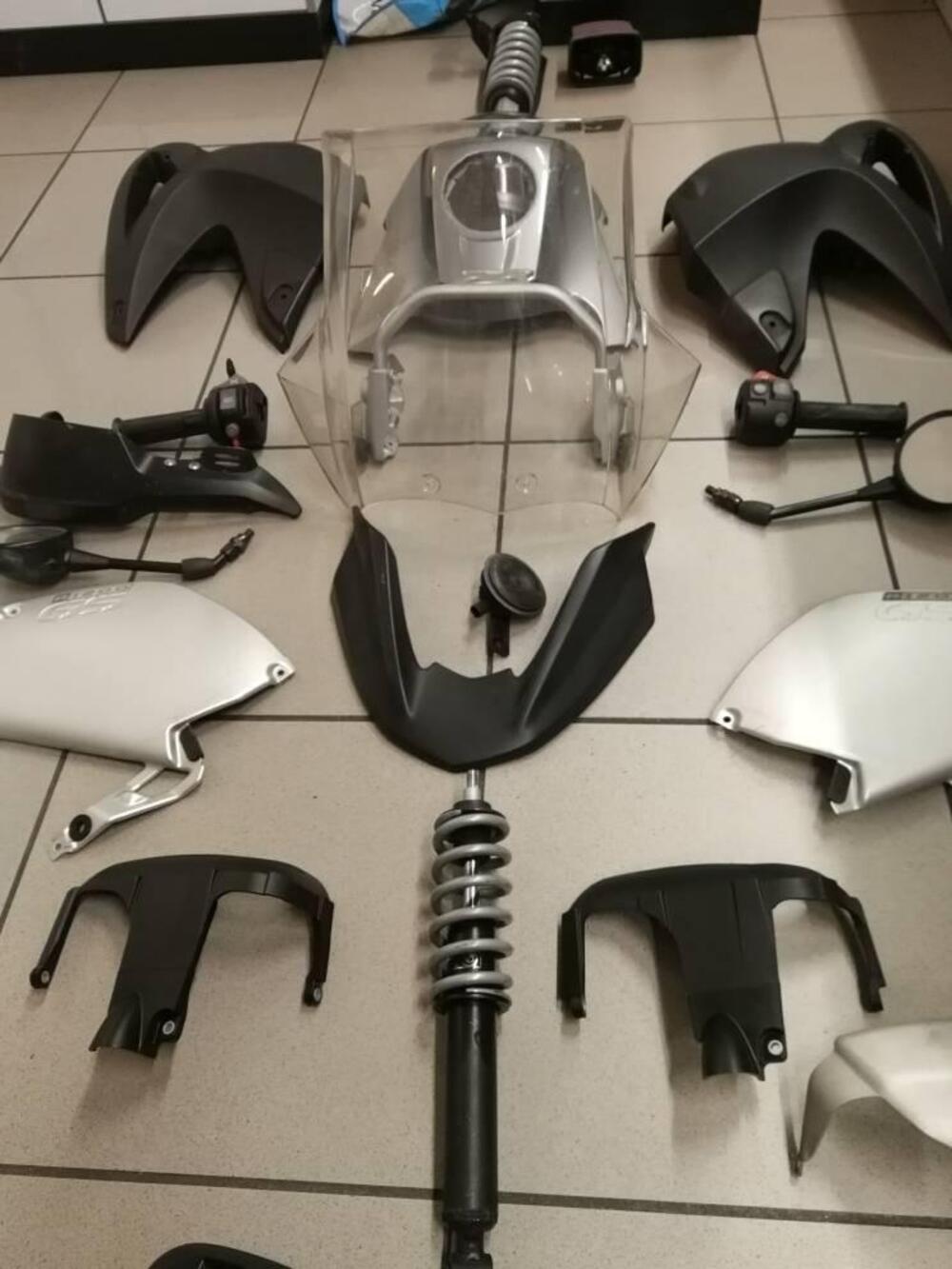 PEZZI VARI ORIGINALI BMW 1200 GS 2004/07 (4)