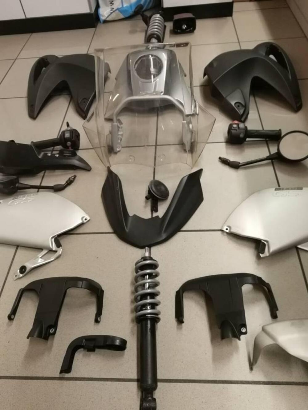 PEZZI VARI ORIGINALI BMW 1200 GS 2004/07 (5)