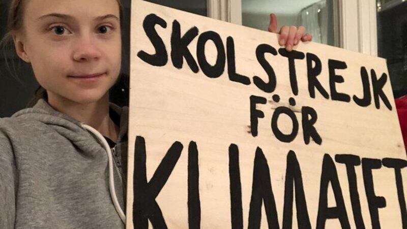 Greta Thunberg compie 18 anni e siede su auto elettriche. I nostri neopatentati cosa possono sognare?