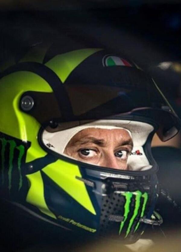 Segui qui lo streaming gratuito delle 12 Ore del Golfo con Valentino Rossi e la Ferrari