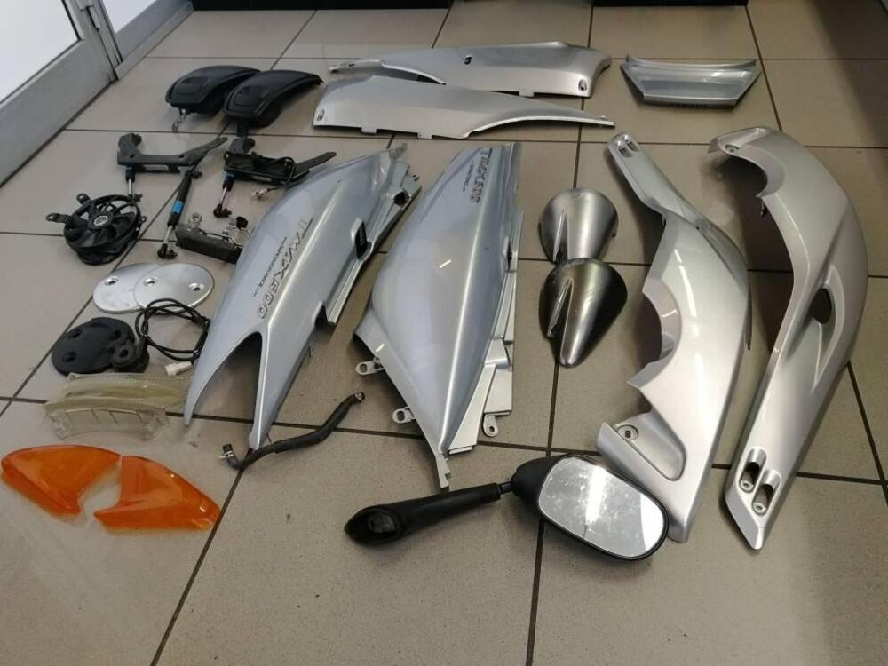 PEZZI VARI ORIGINALI YAMAHA TMAX 500 2001/06 (4)