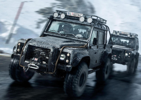 Land Rover Defender SVX &quot;Spectre&quot;: all&rsquo;asta l&rsquo;auto per i sedicenti 007