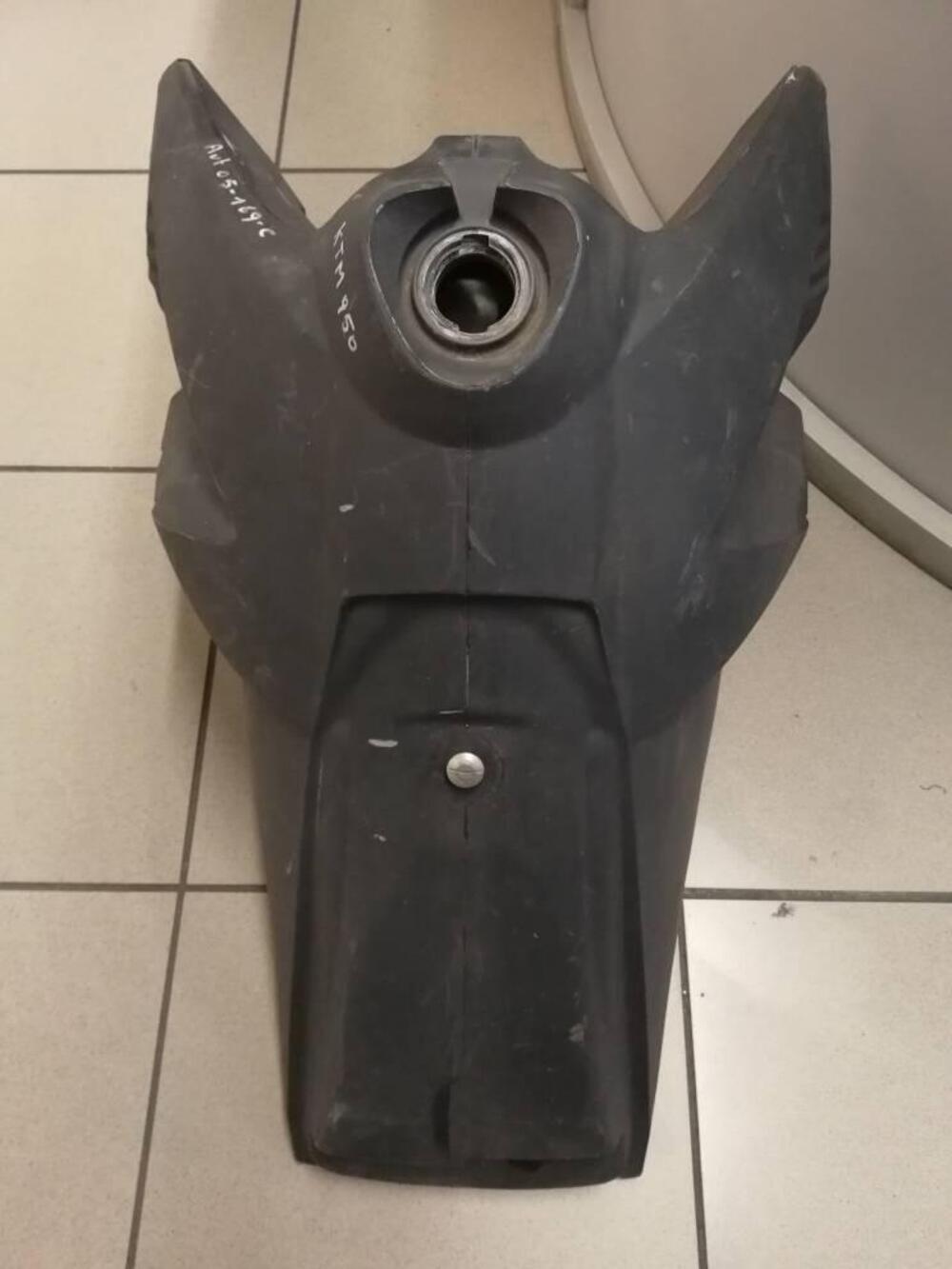 SERBATOIO ORIGINALE KTM SM950 (2)