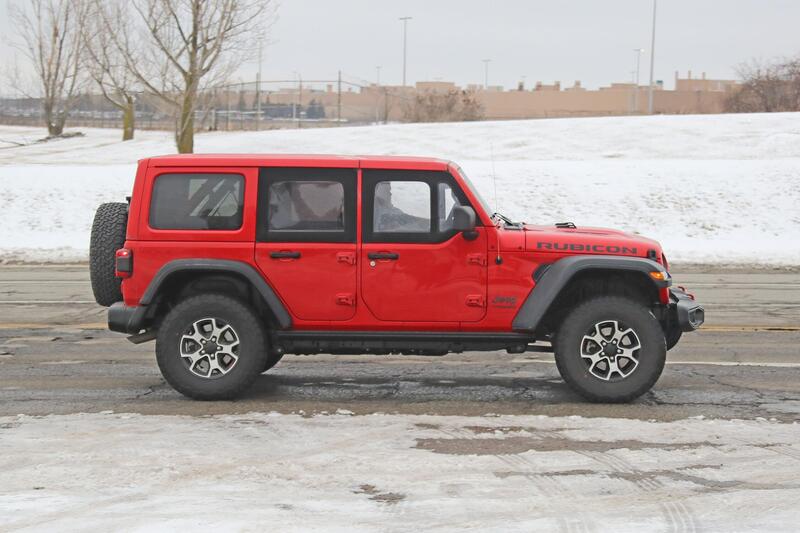 Jeep Wrangler Unlimited, Mezze porte: eccolo in foto (spia) MY2021