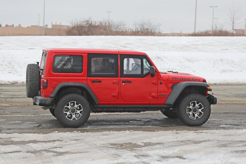 Jeep Wrangler Unlimited, Mezze porte: eccolo in foto (spia) MY2021