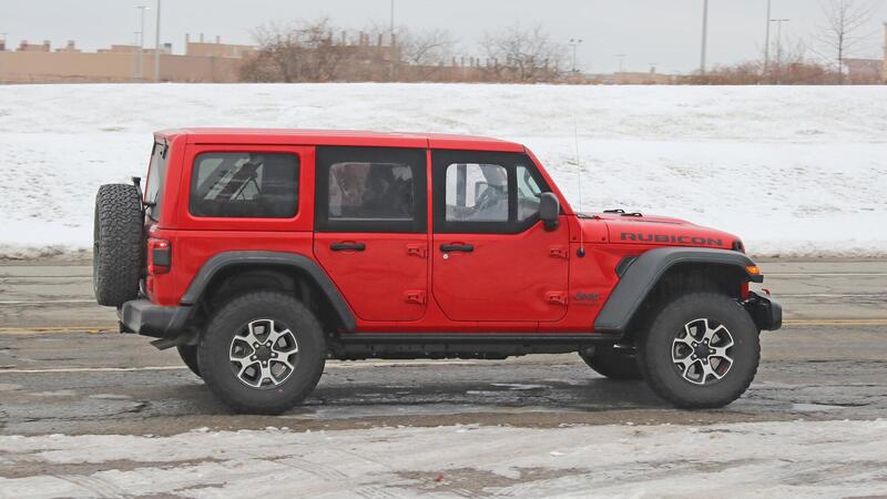 Jeep Wrangler Unlimited, Mezze porte: eccolo in foto (spia) MY2021