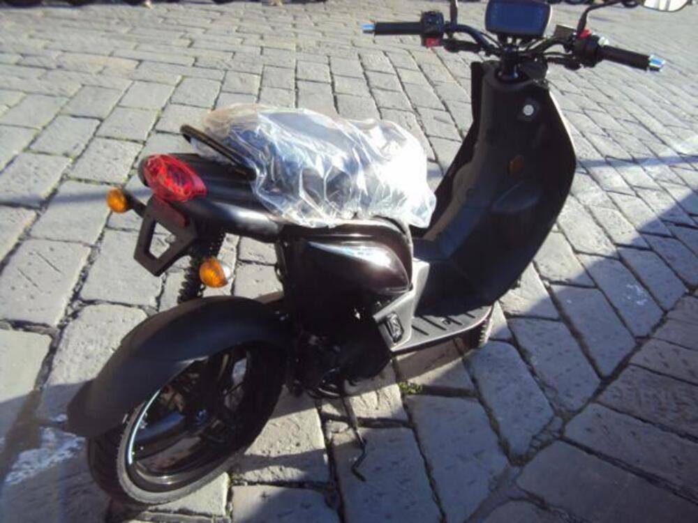 Peugeot e-Ludix Biposto E5 (2021 - 25) (4)