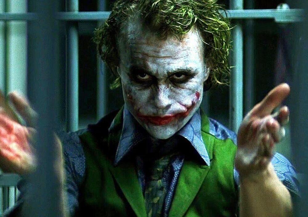 Ragazzini si sfregiano il viso e finiscono in ospedale: &ldquo;Volevamo somigliare a Joker&rdquo;