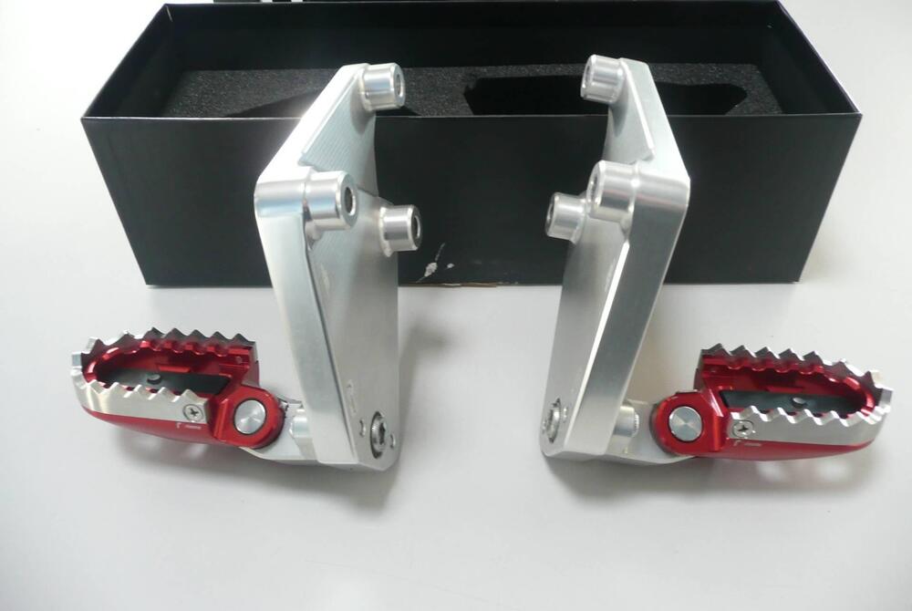 Coppia pedane off-road RIZOMA-HONDA per x-adv 750