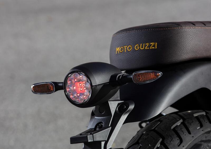 Moto Guzzi V9 V9 Bobber Centenario (2021 - 22) (8)