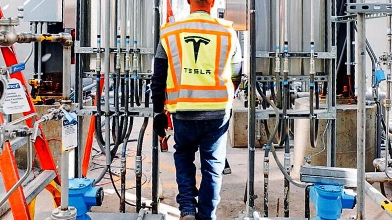 Tesla: primo s&igrave; per costruire batterie a Berlino 