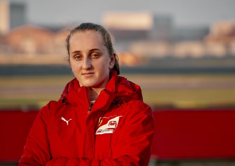 Ferrari, Maya Weug &egrave; la prima pilota donna a vestire i colori della Rossa